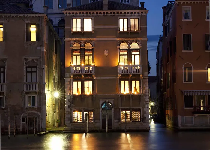 Palazzetto Pisani Grand Canal